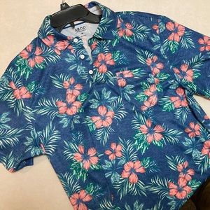 IZOD Saltwater three-button shirt, polyester, Size M